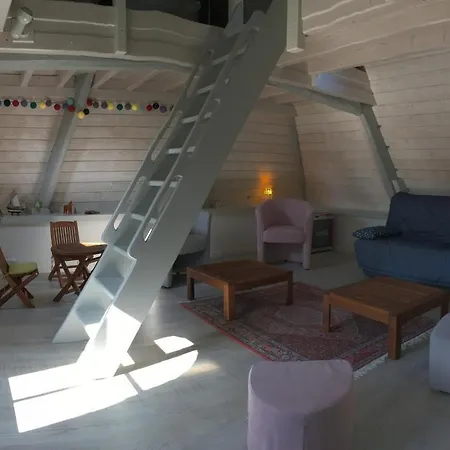 B&B La Maison Des Matignon 2 3*