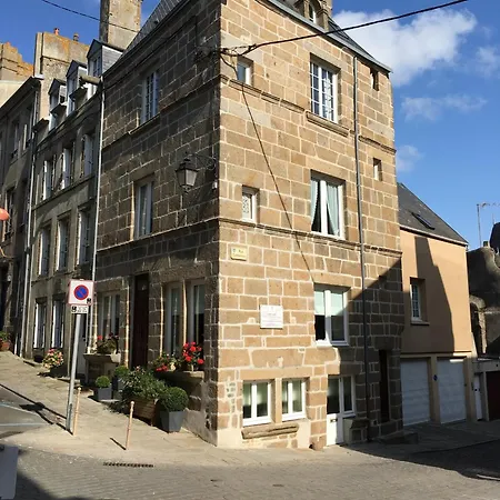 La Maison Des Matignon 2 Bed & Breakfast