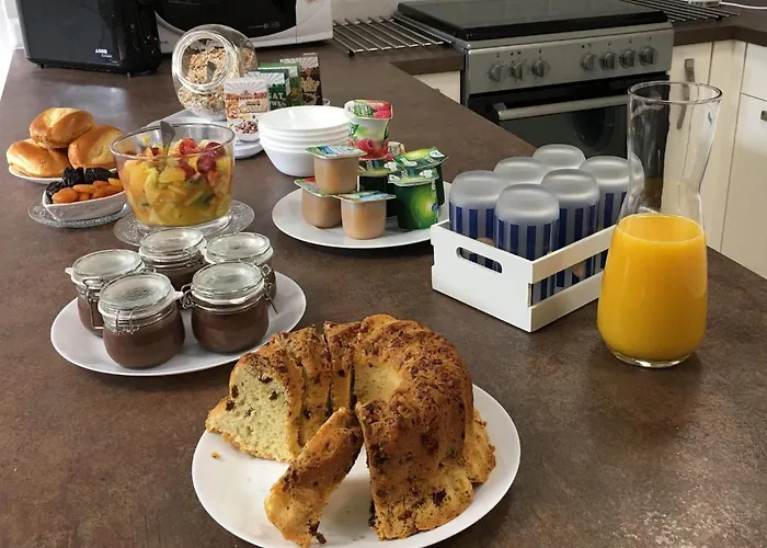 La Maison Des Matignon 2 לינה וארוחת בוקר